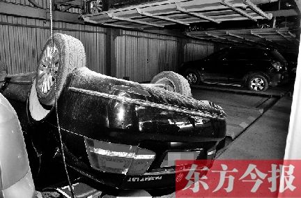 鄭州多家立體停車場(chǎng)存安全隱患 一轎車“墜樓”